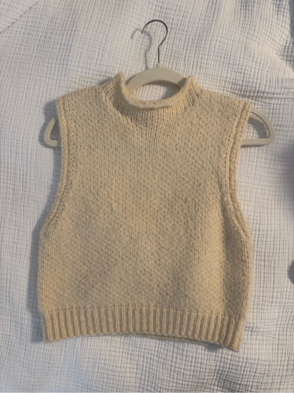 Le Lis Textured Knit Mock Neck Sweater Vest